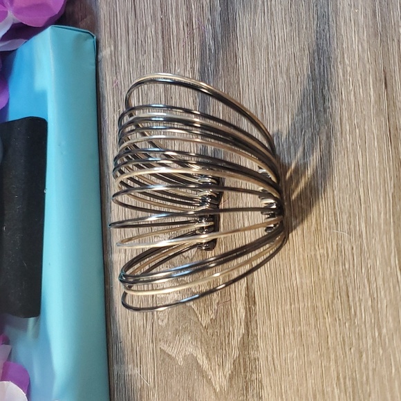 Multilayer bangle cuffed bracelet. Multi toned. - Picture 4 of 6